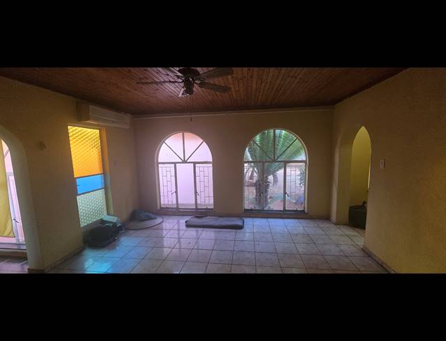 4 BEDROOM FREESTANDING FOR SALE IN FAUNA PARK